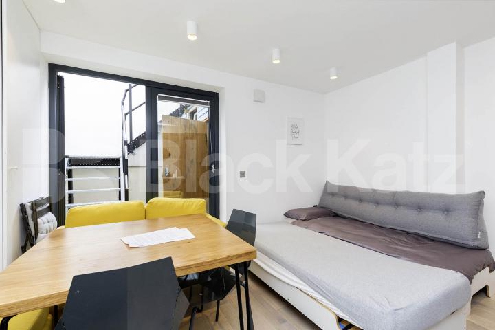 Stunning recently refurbished one bedroom close to Euston St Drummond Street, Camden / Euston